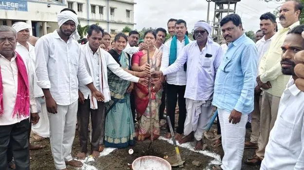 Kumaram Bheem Asifabad:   ప్రహరీ నిర్మాణాన్ని పకడ్బందీగా చేపట్టాలి