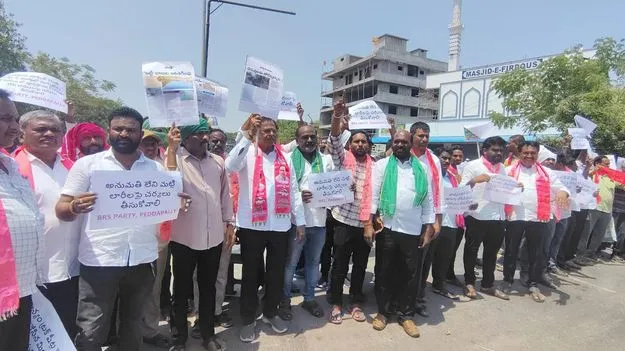  Peddapalli:  అక్రమ మట్టి దందాను అరికట్టాలి