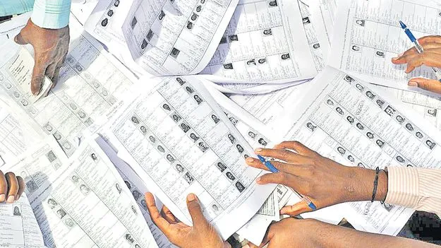 88,13,207 మంది ఓటర్ల వివరాల్లో తేడాలు!