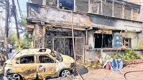 ఈవీ కారు చార్జింగ్‌ పాయింట్‌ పేలుడు