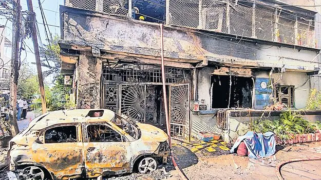 ఈవీ కారు చార్జింగ్‌ పాయింట్‌ పేలుడు