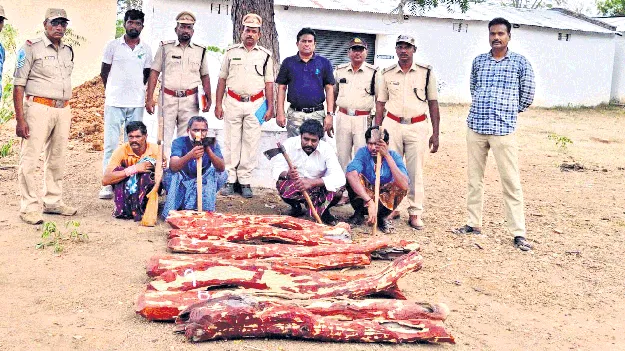 నలుగురు ఎర్ర చందనం స్మగ్లర్లు అరెస్ట్‌ 