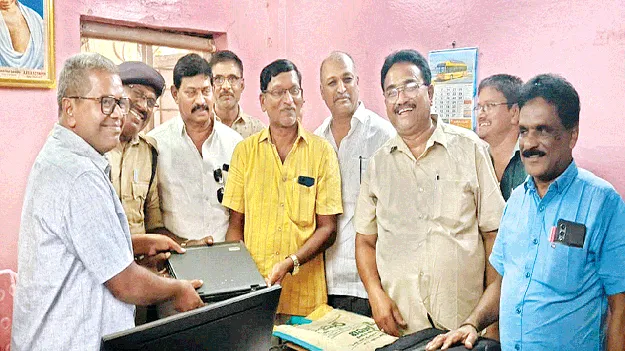 మహిళా కండక్టర్ నిజాయితీ 