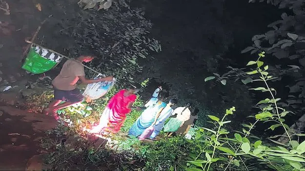 గర్భిణికి తప్పని కష్టాలు