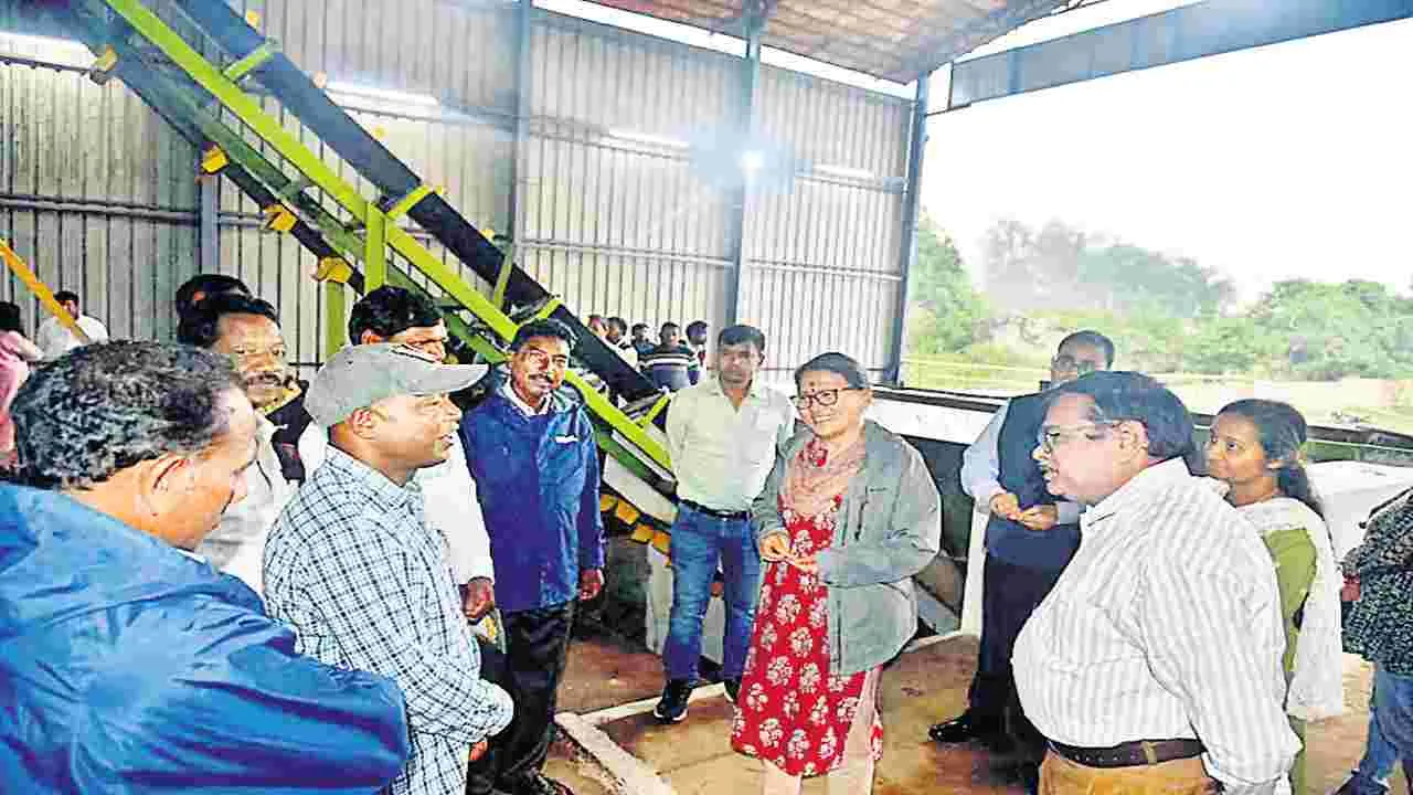 గిరిజనుల ప్రగతి పథకాల అమలు భేష్‌