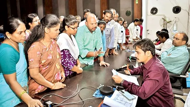 ప్రజా సమస్యల పరిష్కారంలో నిర్లక్ష్యం వద్దు