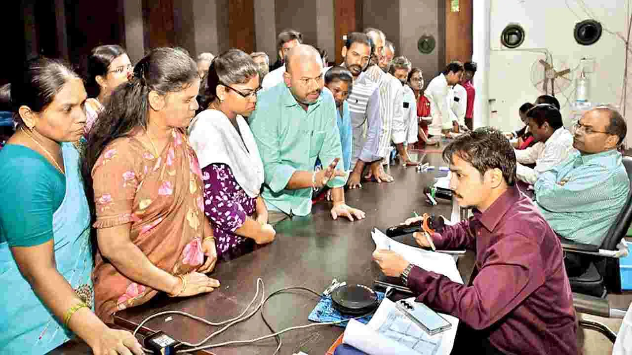 ప్రజా సమస్యల పరిష్కారంలో నిర్లక్ష్యం వద్దు