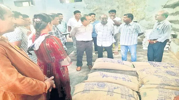 వసతి గృహాల్లో మెనూ పక్కాగా అమలు చేయాలి