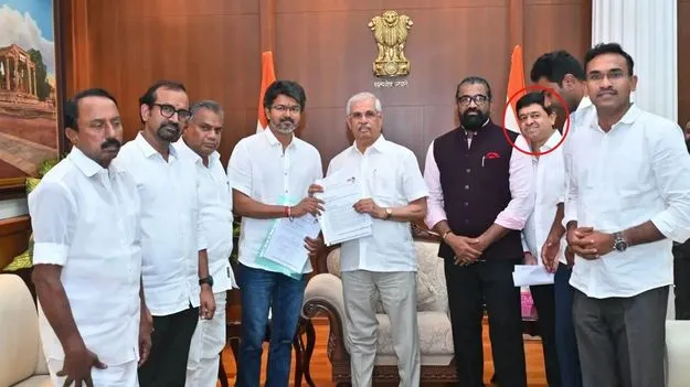 విజయ్‌ శిబిరంలో.. మాజీ సీఎం కిరణ్‌ బావమరిది విష్ణురెడ్డి!