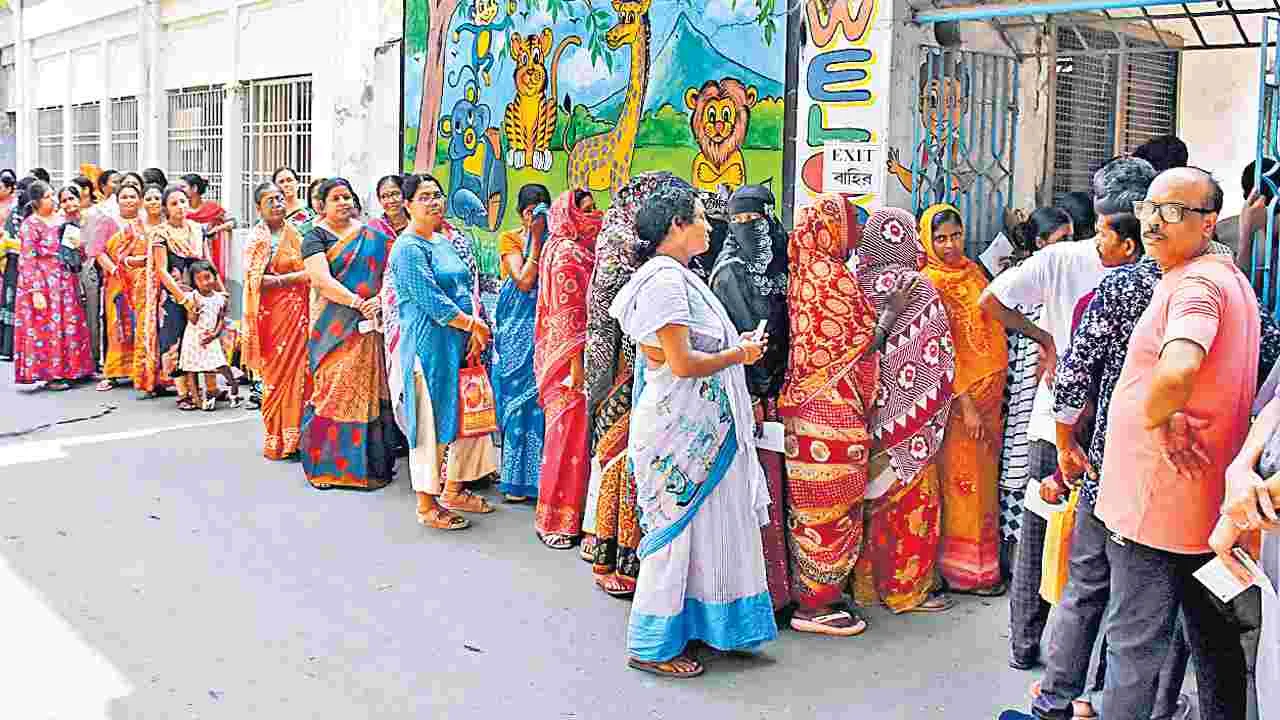 పోటెత్తిన బెంగాలీలు!