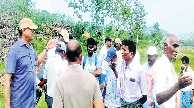 ఉపాధిలో అక్రమాలు