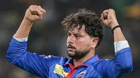 హ్యాట్రిక్‌తో ముగించారు