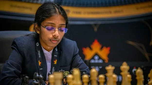 టాప్‌లో వైశాలి