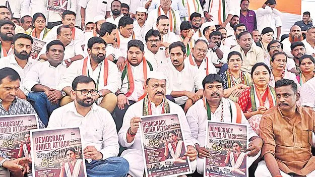 గాంధీభవన్‌లో ‘సత్యాగ్రహ దీక్ష’