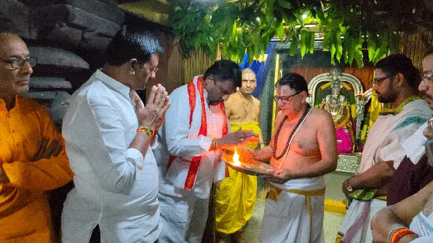 ధర్మపురి క్షేత్రంలో మంత్రి ప్రత్యేక పూజలు