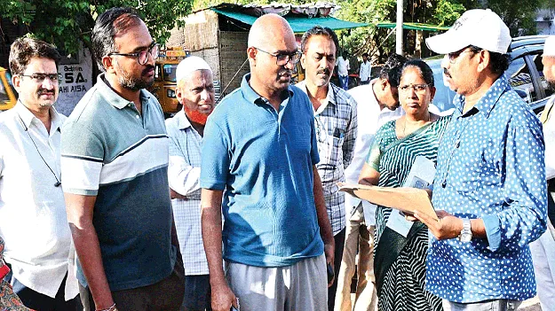 అద్దె చెల్లించని షాపులు సీజ్‌