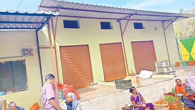 కాసుల కోసం కక్కుర్తి 