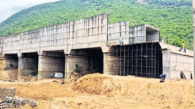శరవేగంగా దార్లపూడి అక్విడెక్టు పనులు