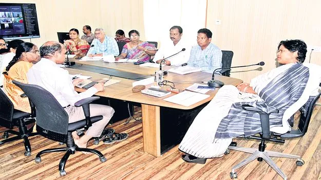 విద్యా సంస్థల్లో సీట్లన్నీ భర్తీ కావాలి