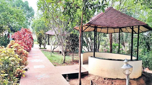 అభివృద్ధి బాటలో అల్లూరి స్మారకపార్కు  