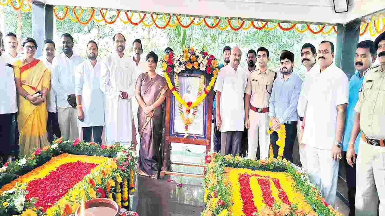 అల్లూరి పోరాట స్ఫూర్తి యువతకు ఆదర్శం