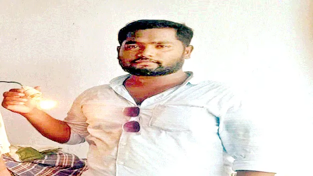 విద్యుదాఘాతంతో జూనియర్‌ లైన్‌మన్‌ మృతి