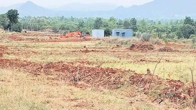 పరిశ్రమల భూముల్లో పనులు మొదలు