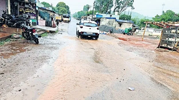 ఈదురుగాలుల బీభత్సం