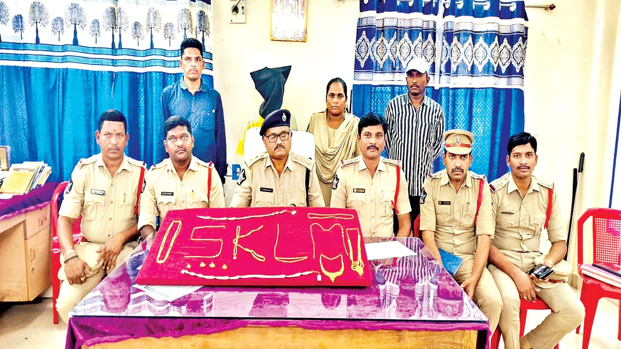 చుట్టపుచూపుగా వచ్చి.. ఆభరణాలు కాజేసి..!