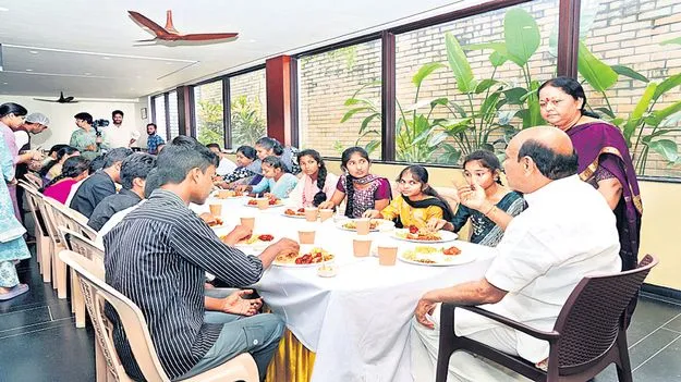 మీ విజయం ఆనందాన్ని ఇచ్చింది