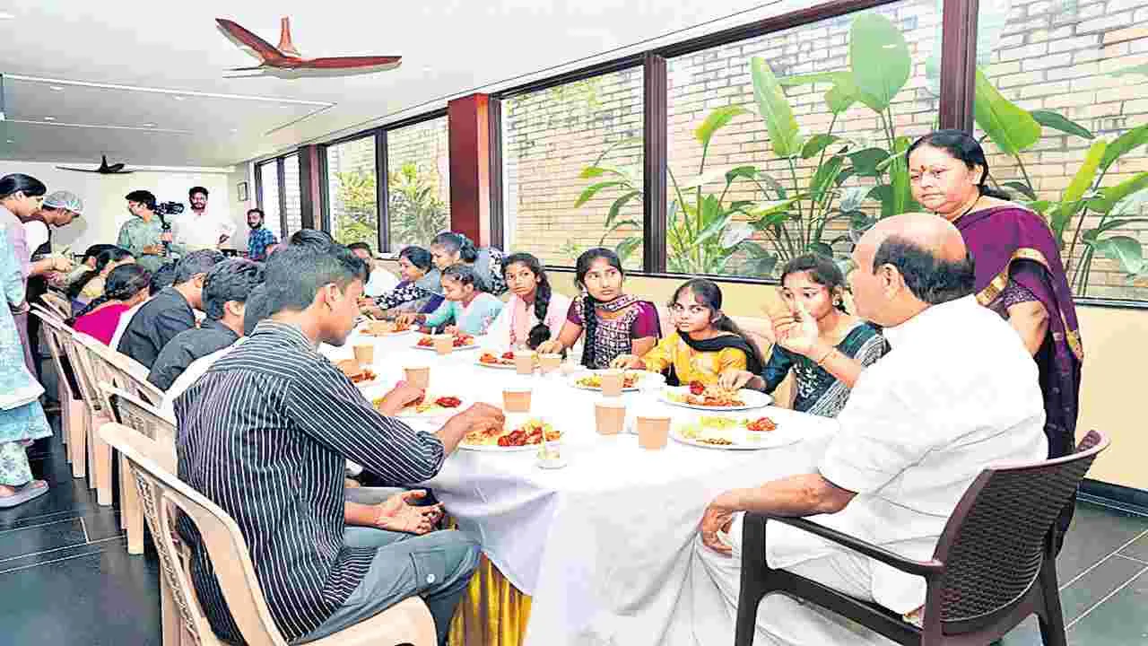 మీ విజయం ఆనందాన్ని ఇచ్చింది