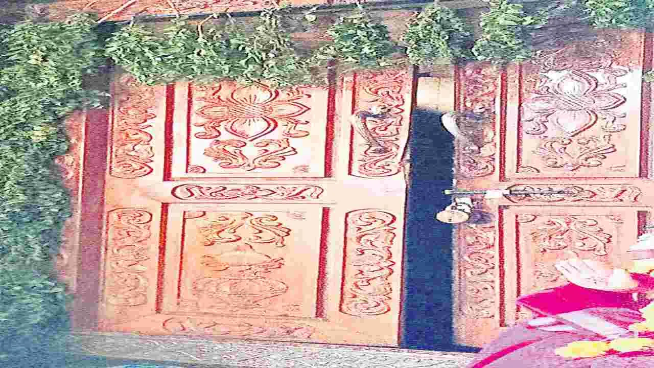 ‘పేట కనకదుర్గమ్మ ఆలయంలో చోరీ
