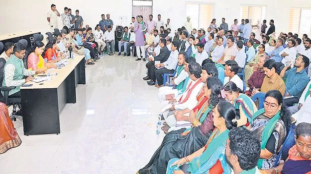 గిరిజన హక్కుల రక్షణకు సర్కారు భరోసా 