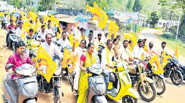 అమరావతికి చట్టబద్ధతపై పాడేరులో టీడీపీ బైక్‌ ర్యాలీ