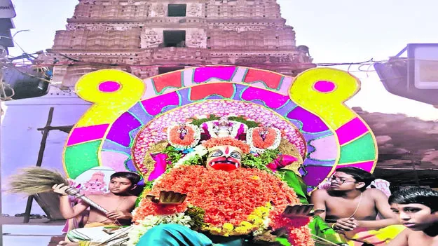 GOD: ఘనంగా హనుమద్‌ వాహనోత్సవం 
