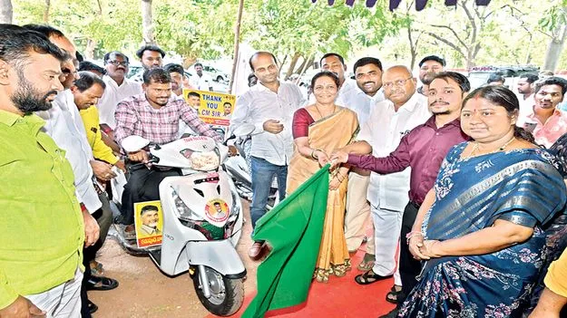 దివ్యాంగులు ఆర్థికాభివృద్ధి సాధించాలి