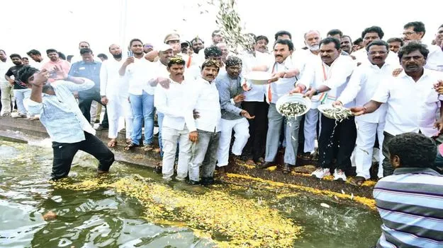 చేప పిల్లల పంపిణీకి గ్రీన్‌ సిగ్నల్‌