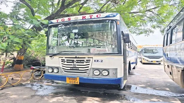  నగరంలో సిటీ బస్సులు