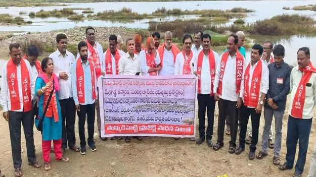 kumaram bheem asifabad- ప్రాణహిత చేవేళ్ల ప్రాజెక్టు నిర్మించాలి 