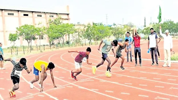ఉత్సాహంగా జిల్లా స్థాయి అథ్లెటిక్స్‌ పోటీలు