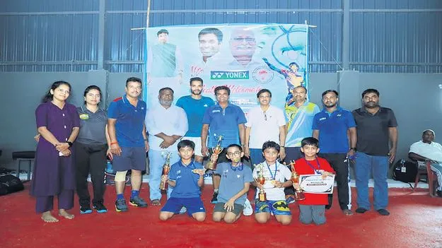 ముగిసిన జిల్లాస్థాయి బ్యాడ్మింటన్‌ పోటీలు