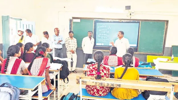 అంబ్రెల్లా స్పెల్లింగ్‌ కూడా రాదా?