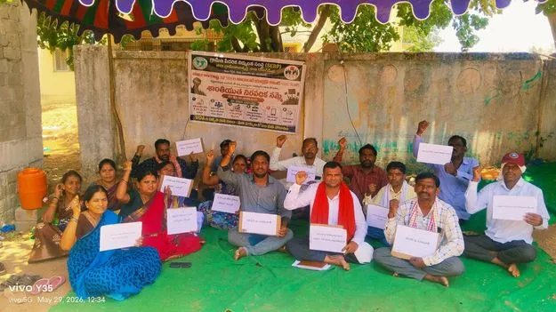 kumaram bheem asifabad-వీవోఏల సమస్యలు వెంటనే పరిష్కరించాలి 
