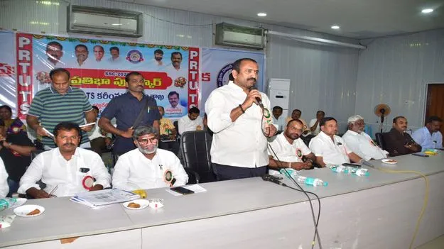 ఉద్యమిస్తేనే సమస్యలకు పరిష్కారం 