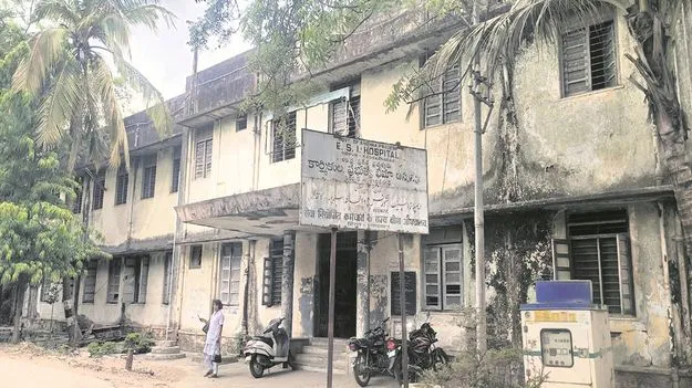 శిథిలావస్థలో ఈఎస్‌ఐ భవనం