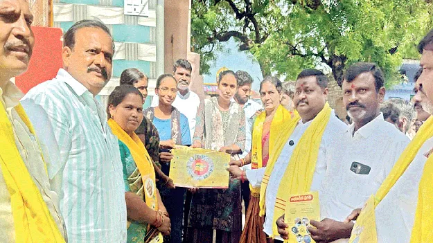 పథకాలను ప్రజలందరికీ చేర్చడమే లక్ష్యం