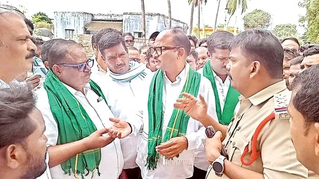    చలో ముచ్చుమర్రిని అడ్డుకున్న పోలీసులు     