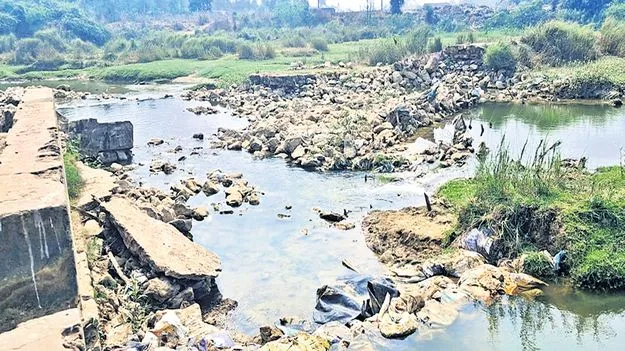 ఆనకట్టలు అధ్వానం