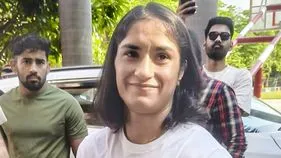 వినేశ్‌కు నో ఎంట్రీ