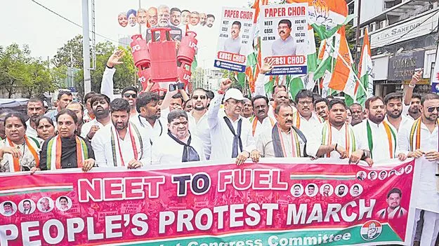 నీట్‌ లీకేజీకి మోదీ, ప్రధాన్‌ బాధ్యత వహించాలి